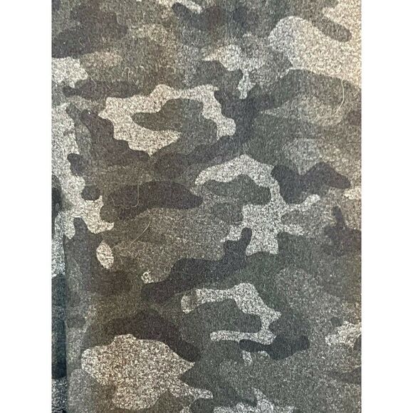 Fabletics PowerHold Leggings Pocket Camo - Picture 7 of 9